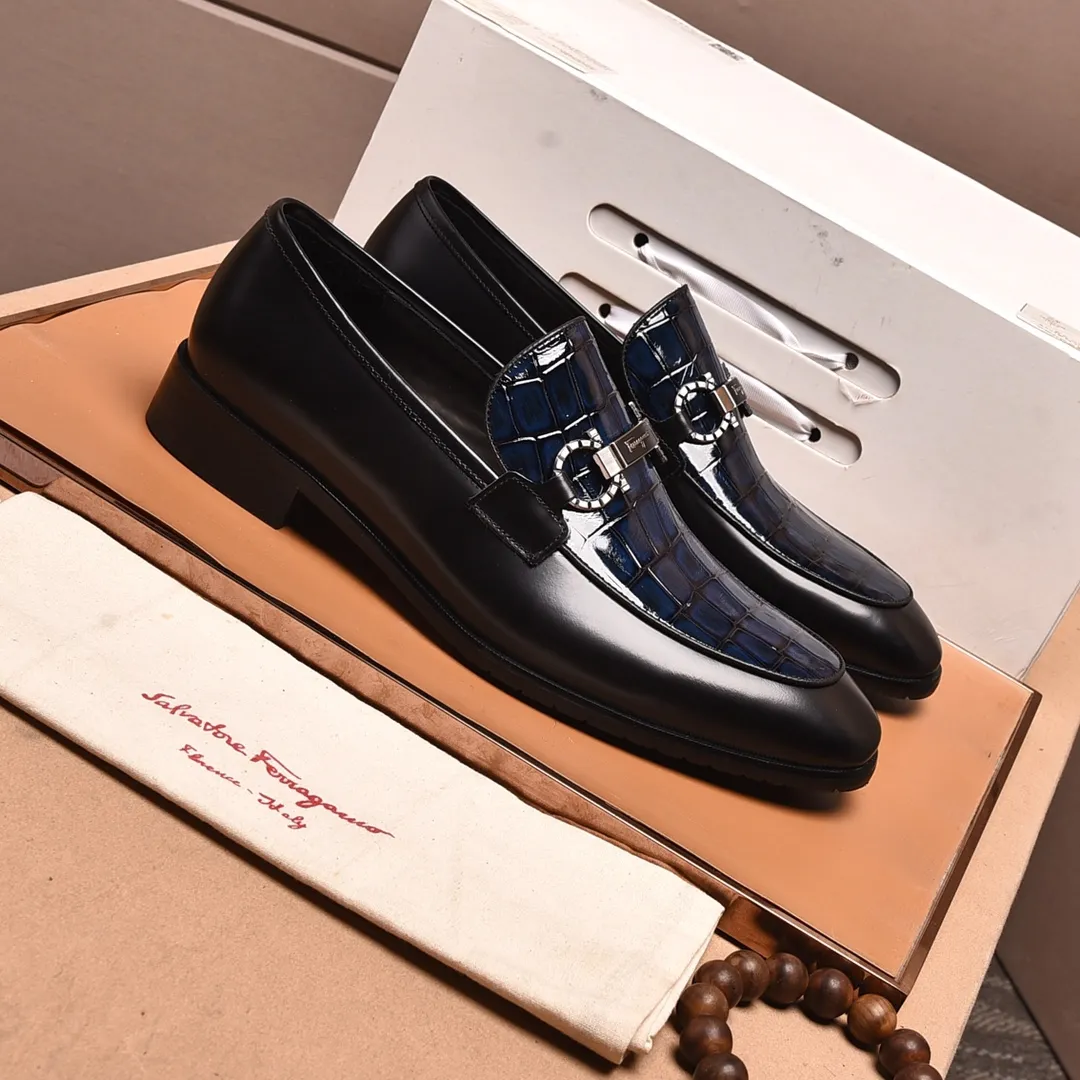 Men's shoes 💰540📛📛(water-dyed cowhide) Salvatore Ferragamo high-end (Salvatore Ferragamo) is the world's top luxury footwear brand. It comes from the fashion kingdom of Italy and is famous all over the world for its traditional handmade design and novel styles...🚶🏻🚶🏻New suit shoes are available simultaneously at the counter. This model is purely handmade. The fabric is imported from Italy's original first-layer cowhide. Soft water-dyed cowhide lining. Original authentic outsole🌀🌀Size: 38➖44